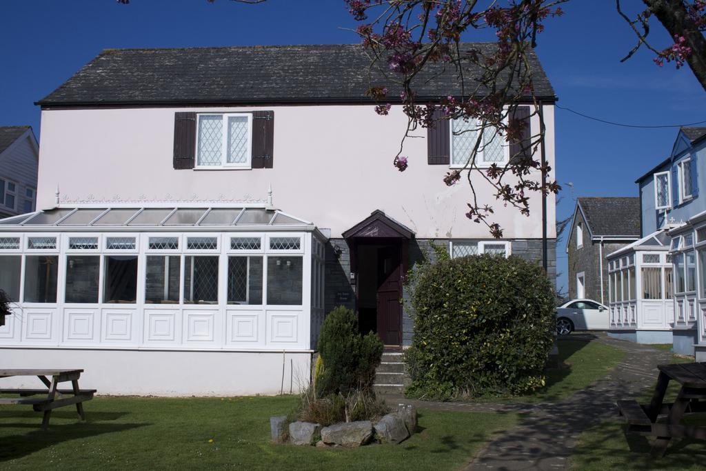 Ivy Tower Cottages Saint Florence Exterior foto